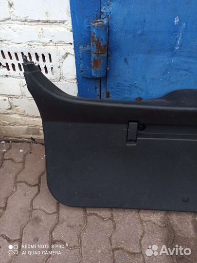 Opel Astra H обшивка крышки 13201328 оригинал