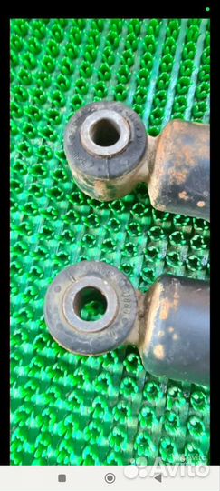 Задний амортизатор на Peugeot 607