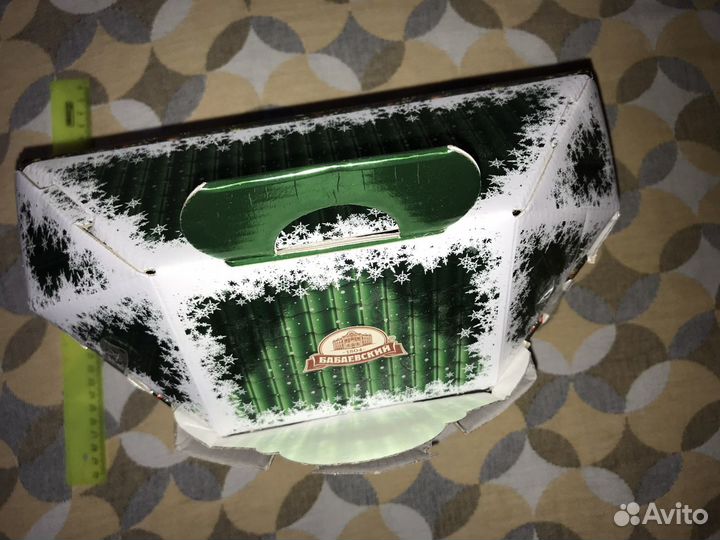 Коробка для новогоднего подарка