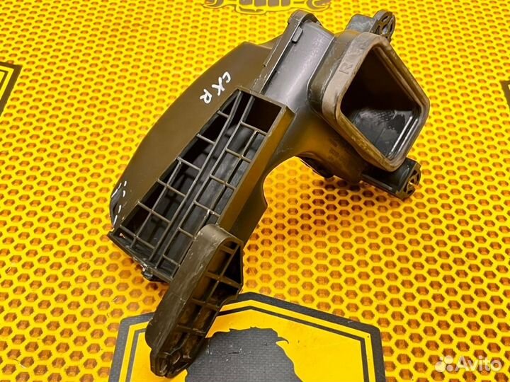 Воздухозаборник двигателя на передней панели Kia