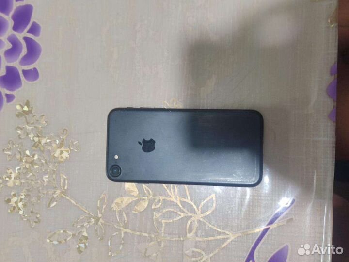 Телефон iPhone 7