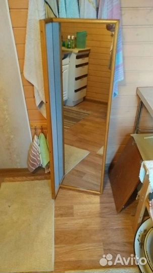 Зеркало с полкой в ванную комнату