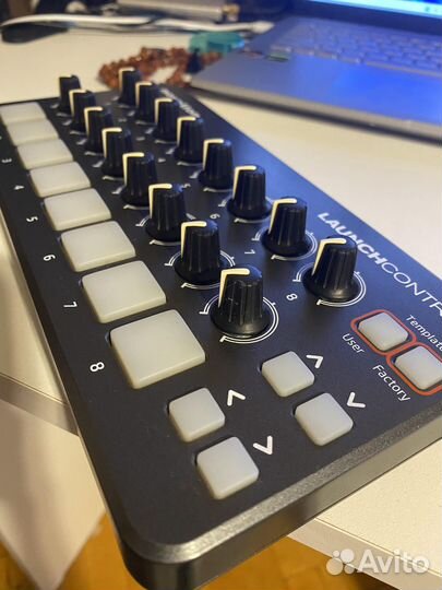 Midi контроллер Launch Control Novation