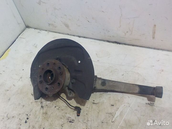 Кулак поворотный передний левый Mersedes ML W164