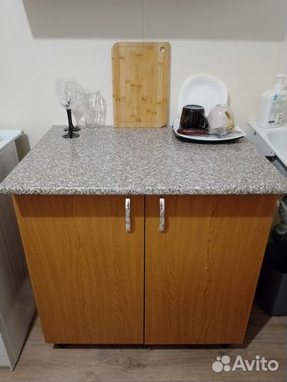 Плита, стол, шкаф навесной б/у