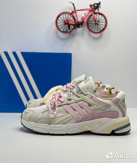 Кроссовки женские Adidas