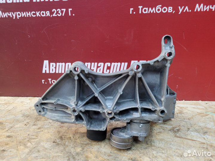 Кронштейн генератора Renault Duster