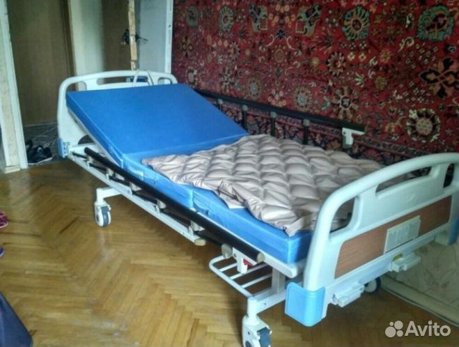 Медицинская кровать для лежачих больных