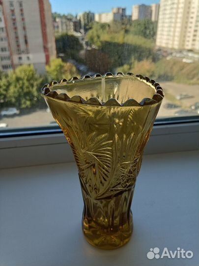 Ваза для цветов из цветного стекла винтаж