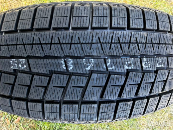 Yokohama Ice Guard IG60 215/55 R17