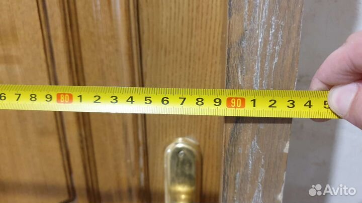 Дверь входная деревянная с коробкой