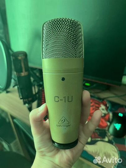 Студийный микрофон behringer