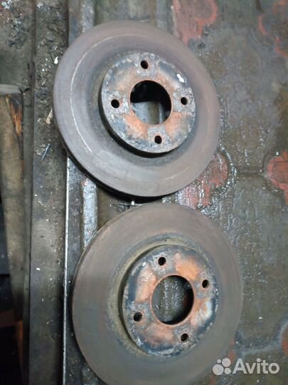 Передние тормозные диски Nissan Tiida