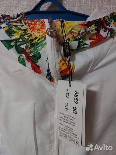 Ветровка женская,50р,белая с цветами