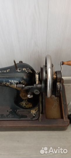 Швейная машинка зингер