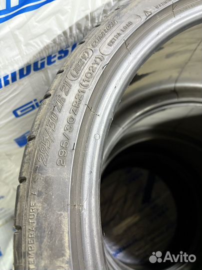 Michelin Pilot Super Sport 295/30 R21 и 295/35 R21 107Y