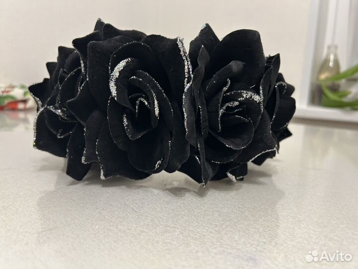 Ободок с бархатными цветами