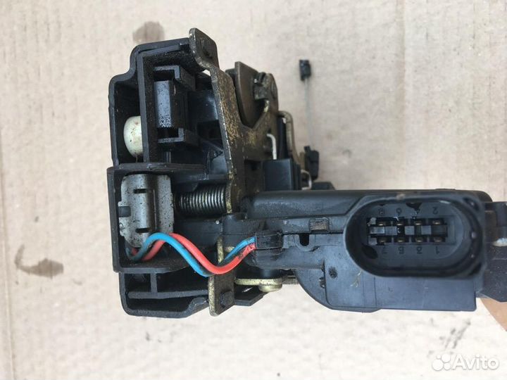Замок двери передней правой Сеат Толедо 2