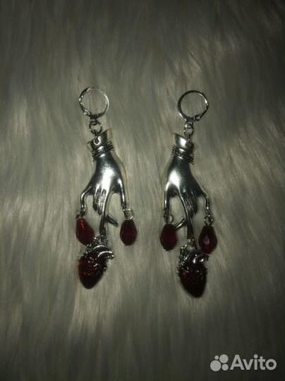 Серьги с кровью и сердцем