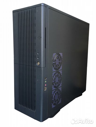 Корпус компьютерный огромный Chieftec