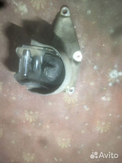 Кронштейн двс Toyota Celsior 3uzfe