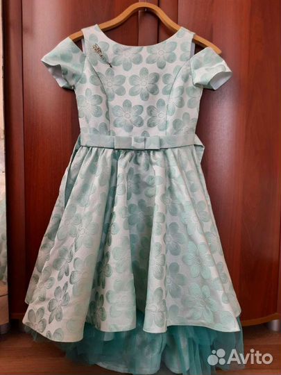 Платье для девочки на праздник много