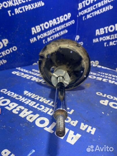 Передняя правая стойка амортизатора Nissan Teana