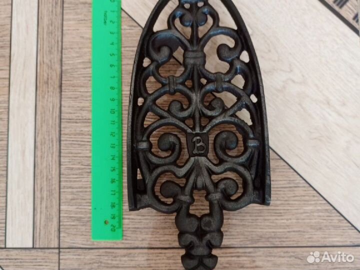 Чугунная подставка под утюг