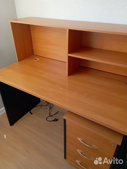 Стол письменный рабочий с полкой-надставкой