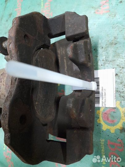 Суппорт передний левый Ford Focus 2 седан 1.8