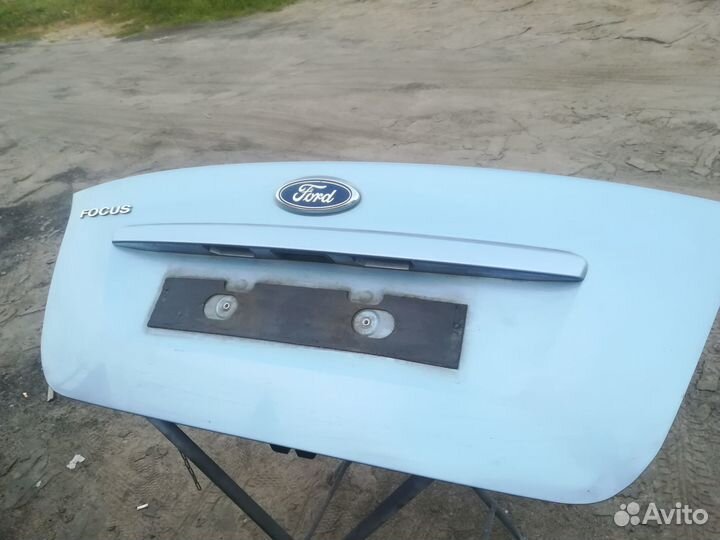 Продаю крышку богажника форд фокус 2