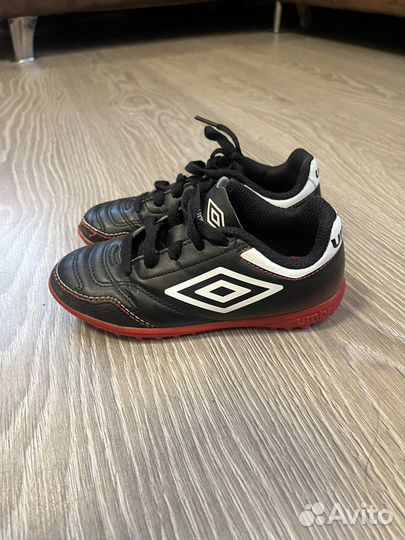 Футбольные бутсы umbro