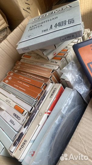 Много катушек с записями, бобины