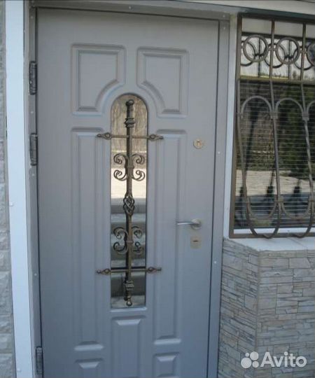 Входные металлические двери в дом