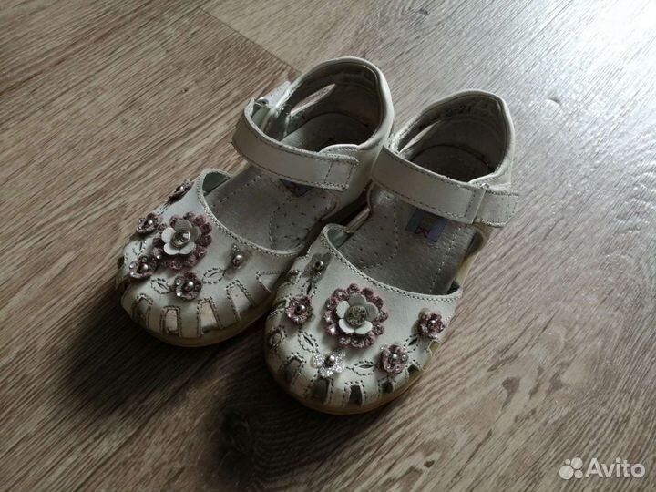 Сандалии для девочки