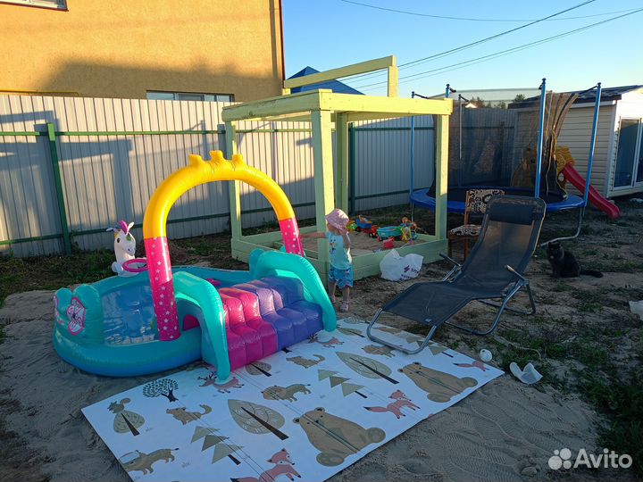 Детский надувной бассейн с горкой