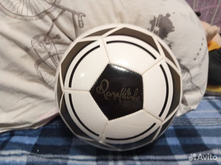 Футбольный мяч