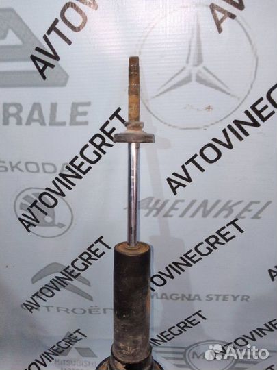 Стойка амортизатор передняя Toyota Hilux