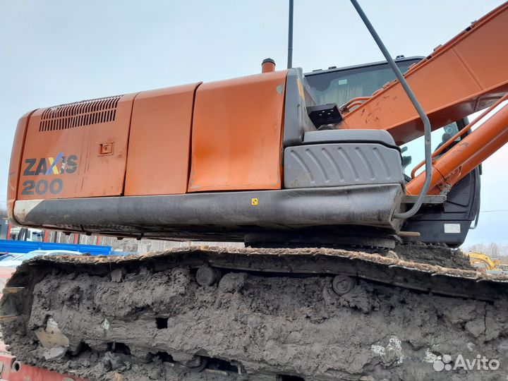 Гусеничный экскаватор Hitachi ZX200, 2020