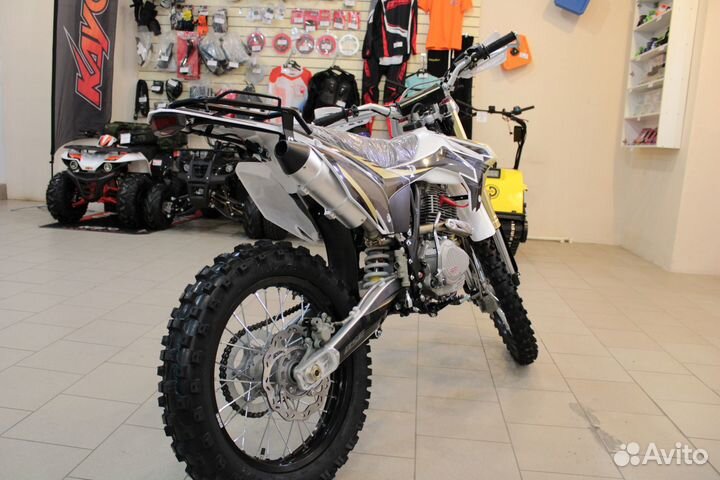 Мотоцикл BSE Z3 2.0 21/18 (золотой-черный)