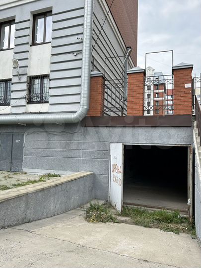 Гараж, > 30 м²