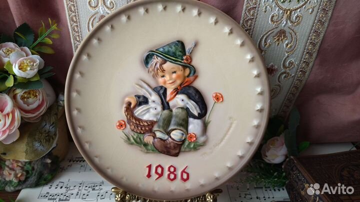 Тарелка Goebel 1986 г с мальчик с кроликами