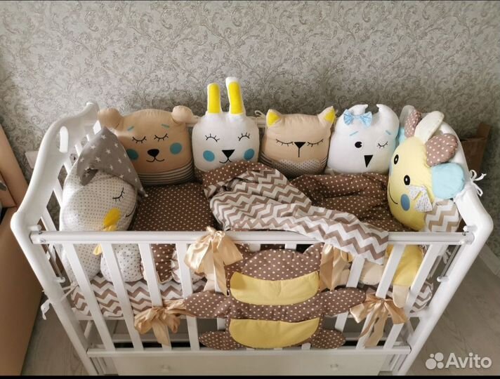 Комплект мягких бортиков в кроватку