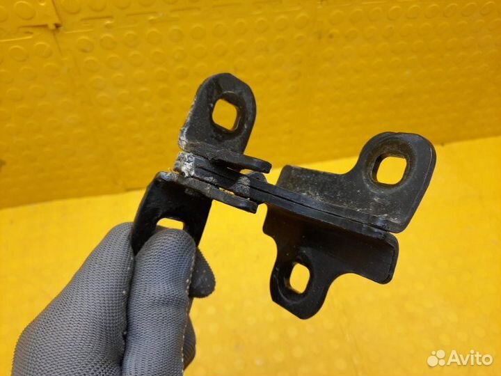 Б/У Петля двери нижняя В хорошем состоянии, есть