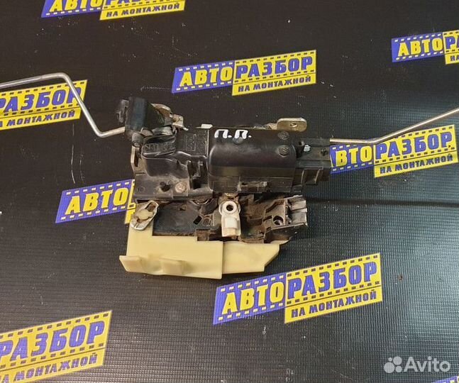 Замок двери передней правой Рено Дастер