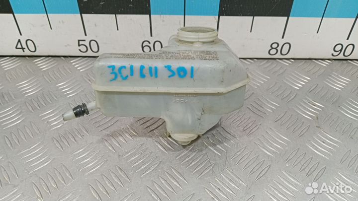 Б/У Бачок главного тормозного цилиндра Audi Q3