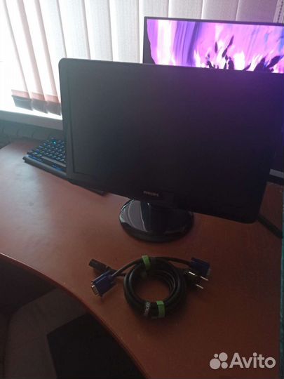 Монитор philips 17 дюймов,1360x768,75 гц