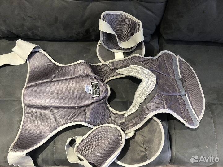 Нагрудник хоккейный взрослый