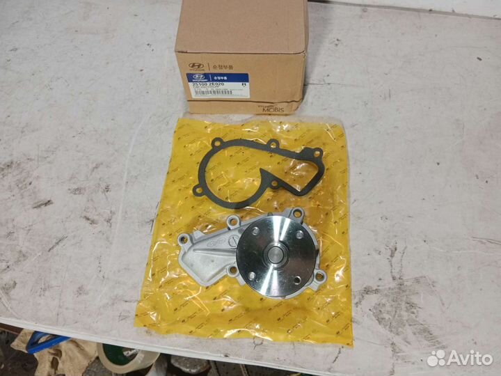 Помпа водяной насос Hyundai i30 i40 ix35 Optima