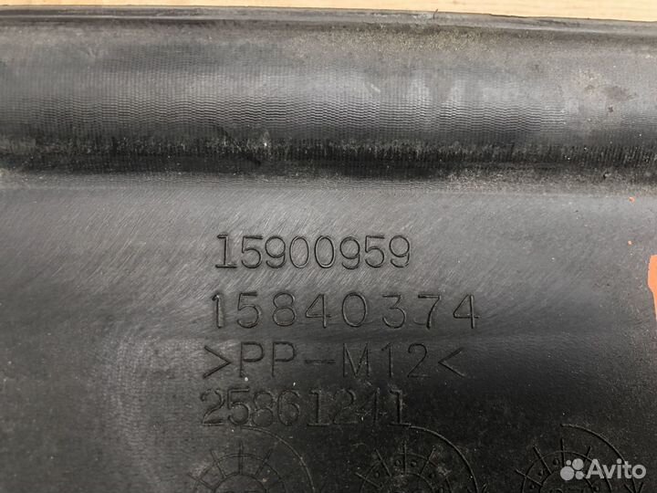 Кожух замка капота Cadillac Escalade III 06-14